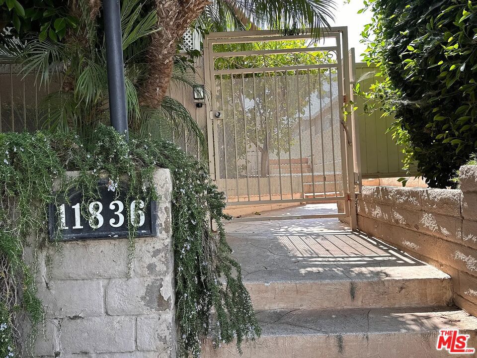 11836 Mayfield Avenue #9