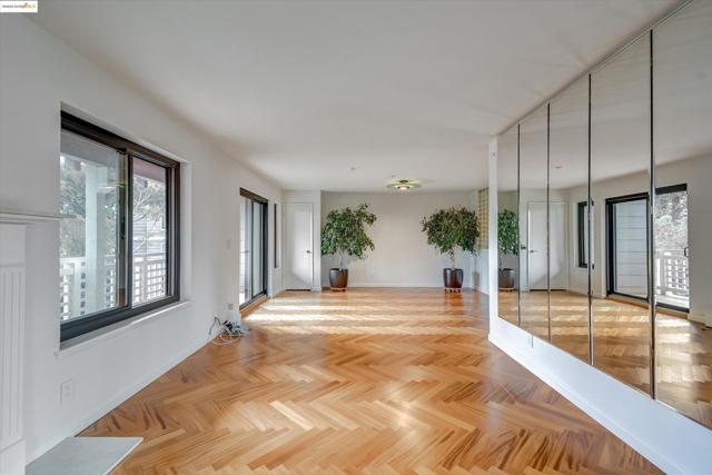 805 Red Leaf Court, San Francisco CA: https://media.crmls.org/mediaz/30d6b056-23b8-4a4d-a8f8-3d70759acc54.jpg