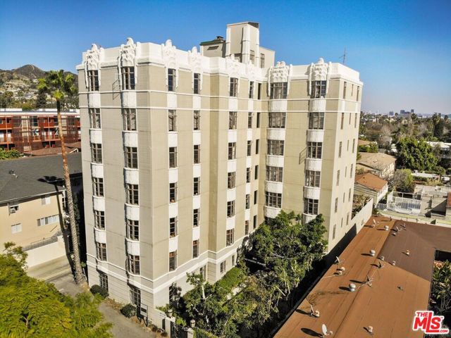 1314 N HAYWORTH Avenue, West Hollywood CA: https://media.crmls.org/mediaz/30d79433-523c-4aeb-b8a0-19f9275bfd45.jpg