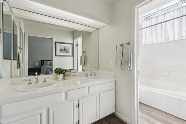 974 Clinton Pl, Pleasanton CA: https://media.crmls.org/mediaz/30d7970d-d507-4e00-bbdb-8be50c1b65ba.jpg