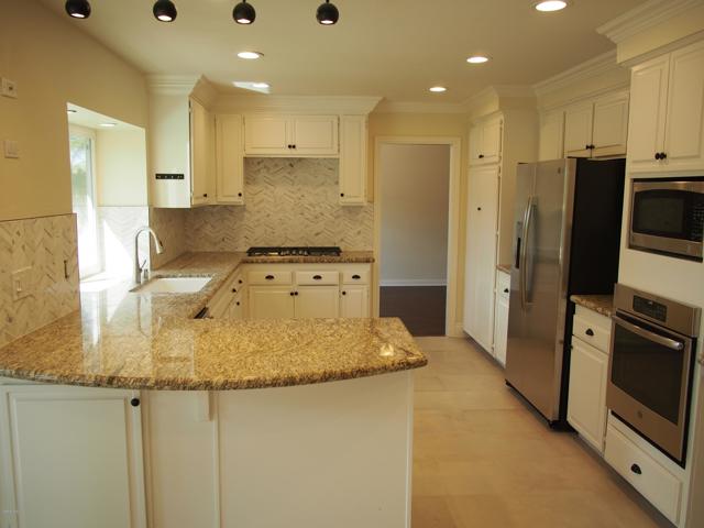 211 Windtree Avenue, Thousand Oaks CA: https://media.crmls.org/mediaz/30d7a7d6-cf28-4763-a6db-378c1eeb16d3.jpg