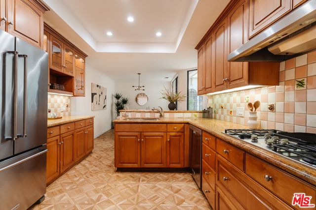 2227 Century Hill, Los Angeles CA: https://media.crmls.org/mediaz/30d7d1ed-846e-4d4d-ae4f-c2304fca7724.jpg