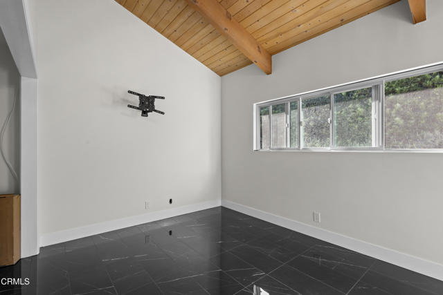 590 Alosta Drive, Camarillo CA: https://media.crmls.org/mediaz/30d7fcd2-a7d4-48da-8f3c-2b9eb142693f.jpg