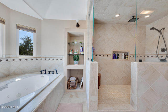 4542 Skidmore Court, Moorpark CA: https://media.crmls.org/mediaz/30d9a133-8080-4a43-bad1-294a91165a8c.jpg
