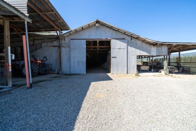 211 Smith Road, Watsonville CA: https://media.crmls.org/mediaz/30da2c35-4041-4acb-a948-a633bfcfad84.jpg