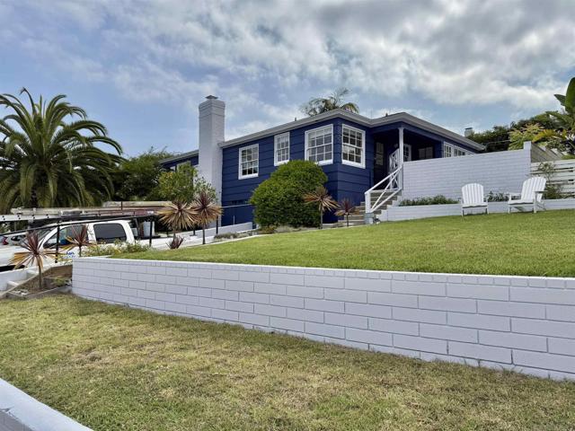 1205 Park Row, La Jolla CA: https://media.crmls.org/mediaz/30da2fd1-073b-4b00-b206-3df857c2e600.jpg