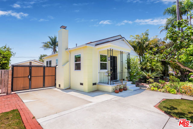 6506 W 82nd Street, Los Angeles CA: https://media.crmls.org/mediaz/30da6ea1-b1ef-4a0b-8994-b17f22e67ea8.jpg