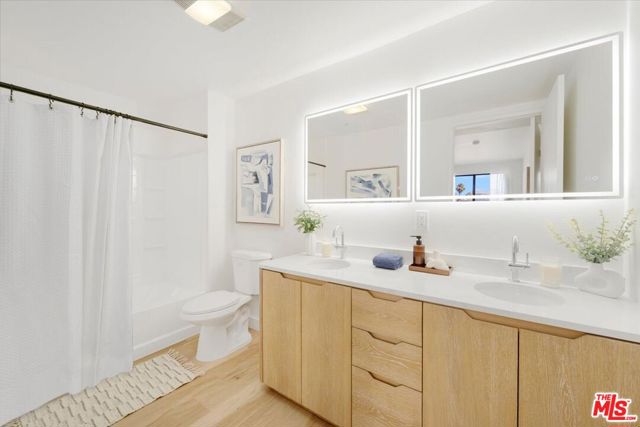 625 S Berendo Street, Los Angeles CA: https://media.crmls.org/mediaz/30da89f1-b732-4201-8a4f-4852a190517a.jpg