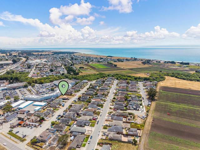 417 Belleville Boulevard, Half Moon Bay CA: https://media.crmls.org/mediaz/30daca50-a401-4840-baad-8f5ccdefae39.jpg
