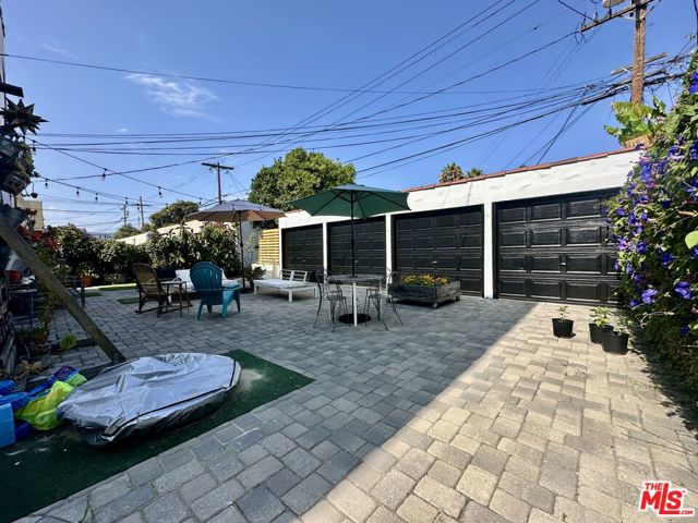 337 N Spaulding Avenue, Los Angeles CA: https://media.crmls.org/mediaz/30db95b4-e180-4c64-8f82-c019217da48b.jpg