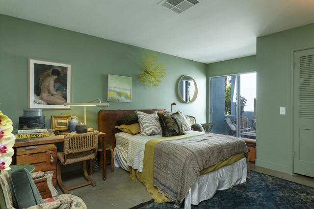 1055 E Granvia Valmonte, Palm Springs CA: https://media.crmls.org/mediaz/30dbca5e-8a06-4537-b3ad-d8572a380a68.jpg