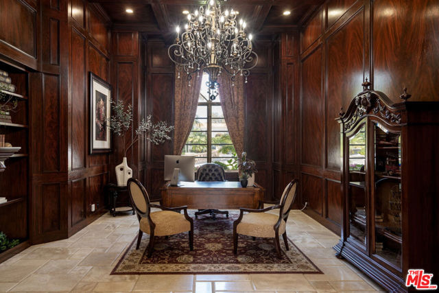 16727 Camino Sierra Del Sur Drive, Rancho Santa Fe CA: https://media.crmls.org/mediaz/30dbf4d9-7287-49dc-ba21-3e8d9b159468.jpg