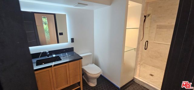 1782 Viewmont Drive, Los Angeles CA: https://media.crmls.org/mediaz/30dc4531-86cf-4d8e-adc7-f83e1596c166.jpg