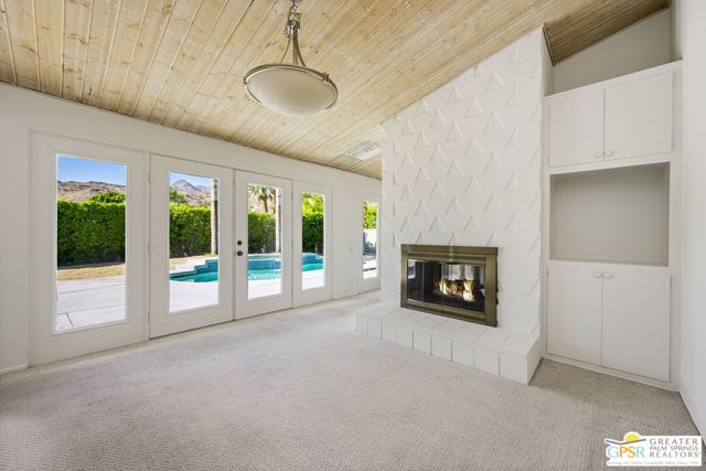 5111 E Bobolink Lane, Palm Springs CA: https://media.crmls.org/mediaz/30dc903e-c7b4-4bc2-b59c-98cfc754145d.jpg