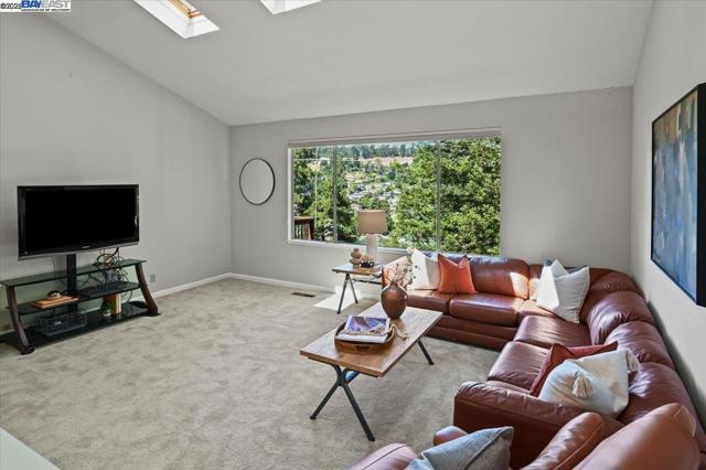 11110 Monan St, Oakland CA: https://media.crmls.org/mediaz/30dce870-d8f5-4b08-ae3d-5ff906c6811a.jpg
