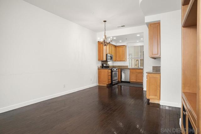 644 Hatfield Dr, San Marcos CA: https://media.crmls.org/mediaz/30dd577c-dbea-4dac-8109-0de6cb8d3812.jpg