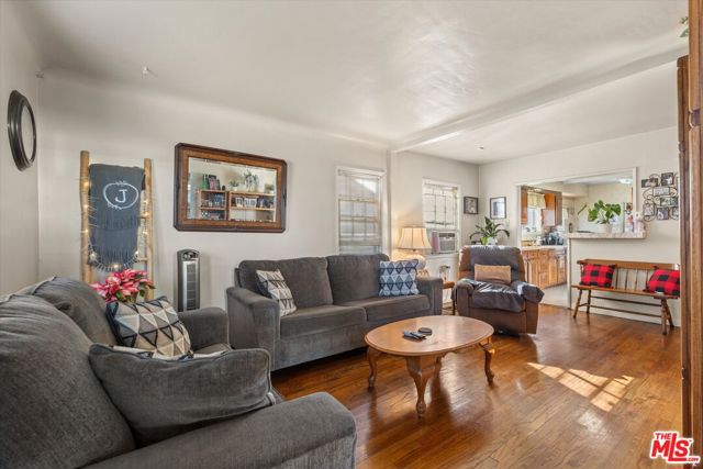 1757 Wellesley Avenue, Los Angeles CA: https://media.crmls.org/mediaz/30dd6e4b-aa6d-4c4e-ad5a-dfc2484e7fb6.jpg