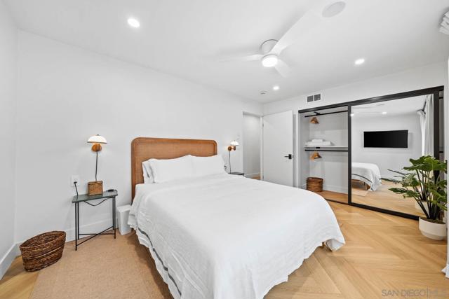 7372 Bishops Ln, La Jolla CA: https://media.crmls.org/mediaz/30dd8dea-d992-4e23-856b-a5f7bb21df94.jpg