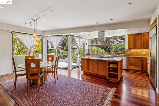 1015 Grand View Dr, Berkeley CA: https://media.crmls.org/mediaz/30dd9b25-7dc9-4ad1-bb33-12ebb216556e.jpg