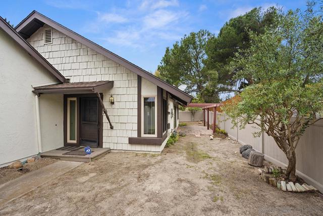 3102 S Granada Ave, Spring Valley CA: https://media.crmls.org/mediaz/30ddca23-fc07-4256-8521-4b521858b728.jpg