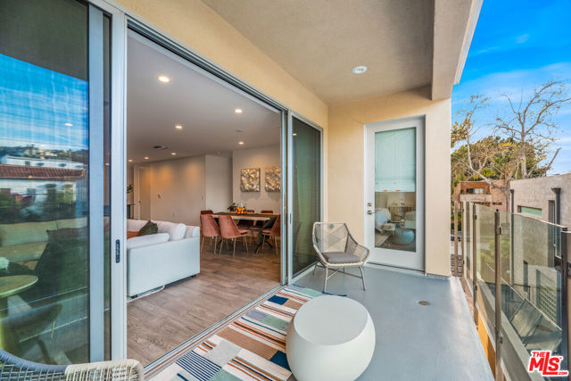 728 N Sweetzer Avenue, West Hollywood CA: https://media.crmls.org/mediaz/30dea2f1-70bb-4a99-91c7-89be655e3066.jpg