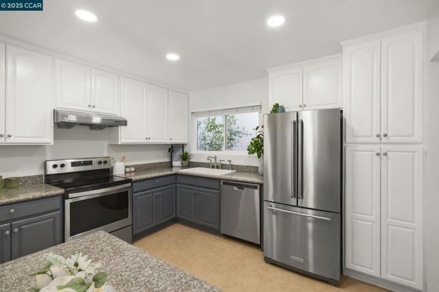 2510 Tea Tree Ct, Martinez CA: https://media.crmls.org/mediaz/30df05a8-a68e-49c1-9c12-55e2a55e1b52.jpg