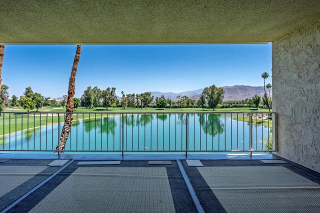 900 Island Drive, Rancho Mirage CA: https://media.crmls.org/mediaz/30df99a8-e60f-40e7-b2de-8a5156cc0c7b.jpg