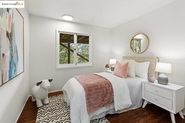 99 Lexford Rd, Piedmont CA: https://media.crmls.org/mediaz/30e190be-2979-4e9d-aa48-b0c00424d8ab.jpg