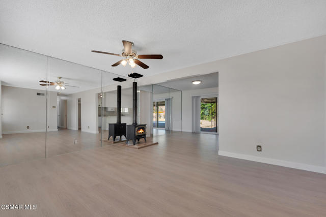 839 Jenny Drive, Newbury Park CA: https://media.crmls.org/mediaz/30e1b697-54c4-423d-9801-a2aa3c407d51.jpg