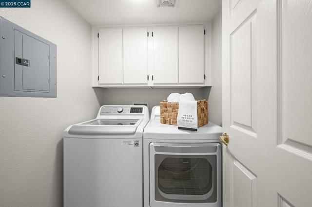 1116 Vista Pointe Cir, San Ramon CA: https://media.crmls.org/mediaz/30e1ccb6-a2af-4b40-82bf-e0b3b60988ae.jpg