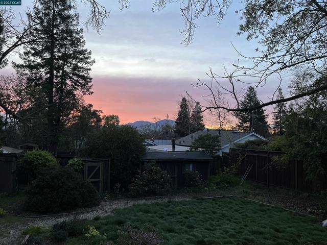 448 Cumberland Dr, Pleasant Hill CA: https://media.crmls.org/mediaz/30e1d1b3-bfba-4f7d-a00c-cbcd64937cec.jpg