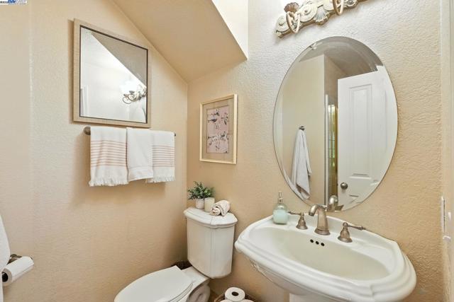 304 Dillon Court, Roseville CA: https://media.crmls.org/mediaz/30e1e1ba-770b-42c5-9749-9d3d61418537.jpg