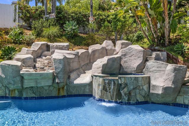 1915 Andrews Ct, Oceanside CA: https://media.crmls.org/mediaz/30e225c0-1518-48d5-98da-2cdd39c3eab6.jpg