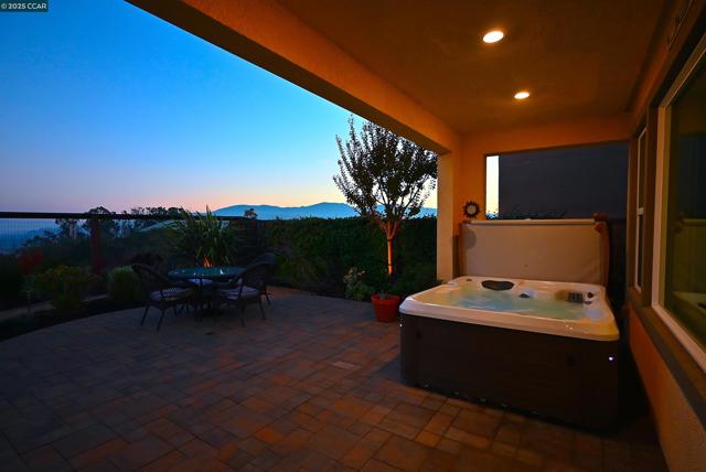 528 Caprio Ct, San Ramon CA: https://media.crmls.org/mediaz/30e2361f-b886-4120-943e-e1b8072efa0a.jpg