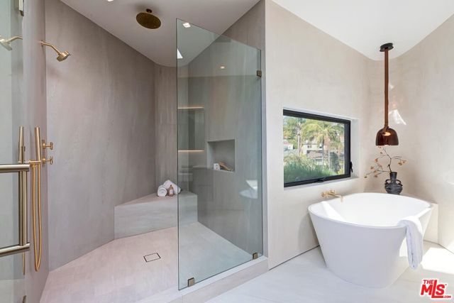 2831 Malcolm Avenue, Los Angeles CA: https://media.crmls.org/mediaz/30e2c2ac-6ffa-454f-a374-5c07b86bde6d.jpg