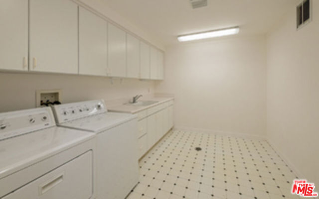 6465 Zuma View Place, Malibu CA: https://media.crmls.org/mediaz/30e3296d-9ab9-421f-8694-0fe6dcbbdb8d.jpg
