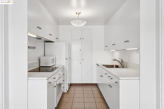 3 Forest Lane, San Rafael CA: https://media.crmls.org/mediaz/30e35c66-1e36-4c6b-9a88-92fa56598681.jpg