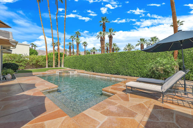 72550 Greenbriar Lane, Palm Desert CA: https://media.crmls.org/mediaz/30e39fb7-982b-4de9-8f89-e7bd16a0dae1.jpg