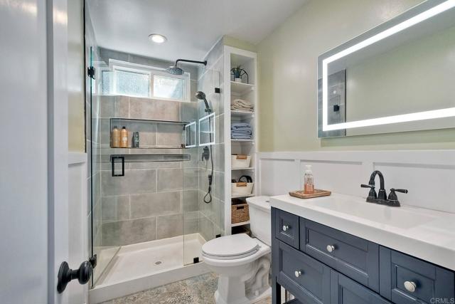 2760 Thunder Drive, Oceanside CA: https://media.crmls.org/mediaz/30e3f2e6-94d7-456f-909d-9af4d816a1e2.jpg
