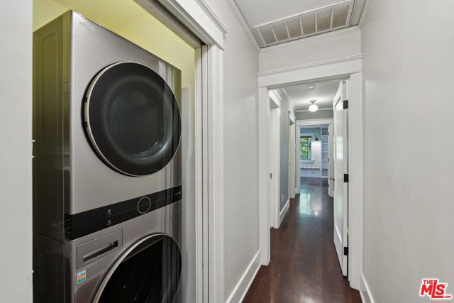 1324 N Orange Grove Avenue, West Hollywood CA: https://media.crmls.org/mediaz/30e3ffe0-e147-42ec-ab65-9adeadb2f132.jpg