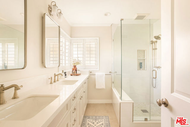 678 Loring Avenue, Los Angeles CA: https://media.crmls.org/mediaz/30e57c9e-a01e-4fd1-a45d-3ef213deea45.jpg