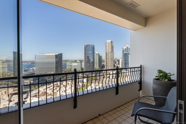 700 W Harbor Dr, San Diego CA: https://media.crmls.org/mediaz/30e5d2fa-a1d3-4302-b51d-955945a8d169.jpg