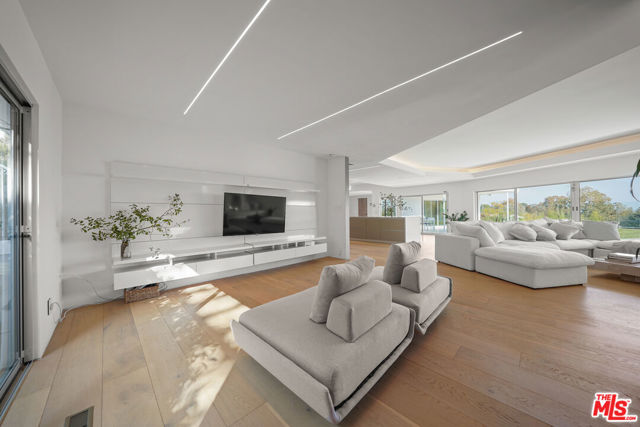 17116 Adlon Road, Encino CA: https://media.crmls.org/mediaz/30e6374b-abe8-4935-9d7f-132fda27ec4a.jpg