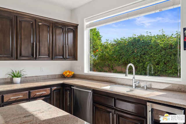 36750 Nancy Lane, Rancho Mirage CA: https://media.crmls.org/mediaz/30e65e68-fd53-4994-9e46-30f6b8240103.jpg