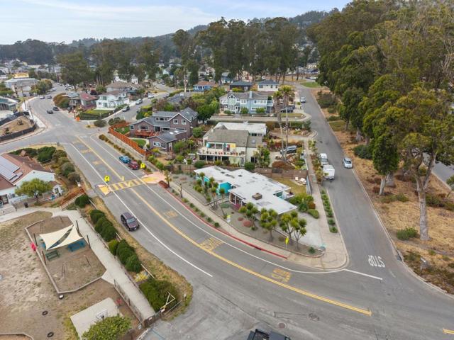 990 Avenue Alhambra, Half Moon Bay CA: https://media.crmls.org/mediaz/30e666e4-e177-42fc-99ad-7955d00d17cd.jpg