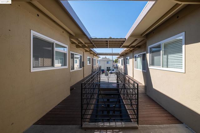 146 19Th St, Richmond CA: https://media.crmls.org/mediaz/30e6b6be-8b12-423c-84d1-abb6c2f1d6fa.jpg