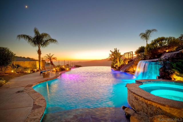 15068 Creek Hills Rd, El Cajon CA: https://media.crmls.org/mediaz/30e74490-e5dd-4621-bc3a-b70c1d1ce4e6.jpg