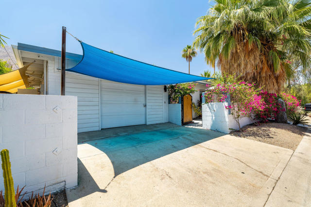 689 E Camino Parocela, Palm Springs CA: https://media.crmls.org/mediaz/30e79b09-376f-4bae-8a3f-c36c9e41dd96.jpg