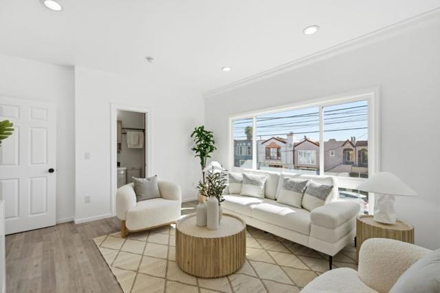 152 W Moltke Street, Daly City CA: https://media.crmls.org/mediaz/30e8c494-1199-48e3-bfcc-53a23b01efef.jpg