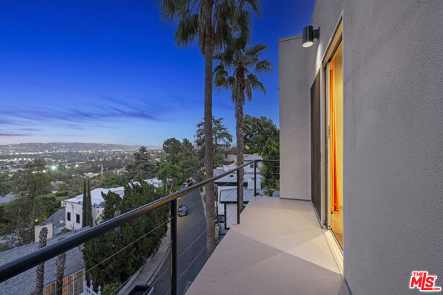 3625 Lowry Road, Los Angeles CA: https://media.crmls.org/mediaz/30e8cd67-b921-4076-9ec3-636df940217c.jpg